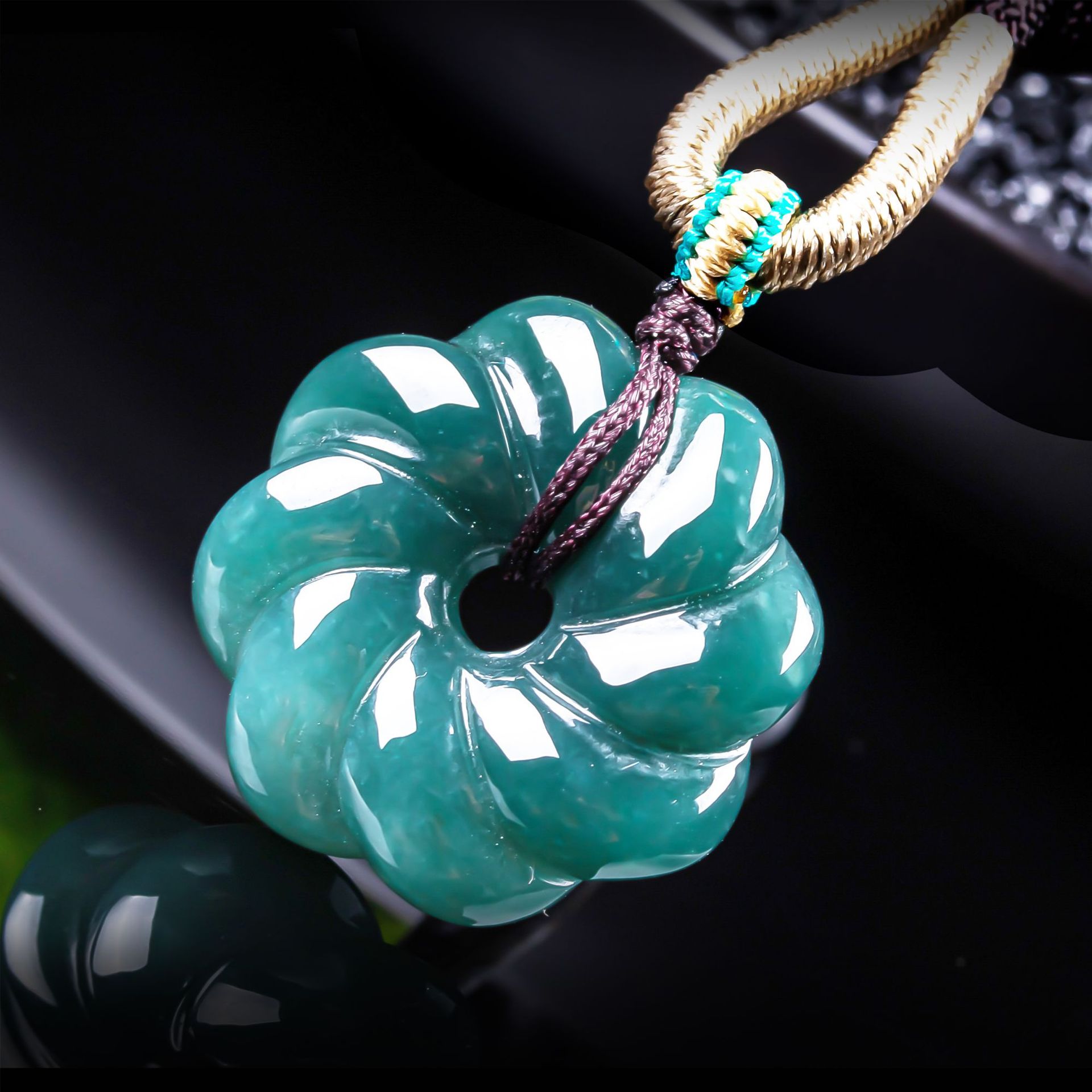 Jewelry & Watches Review - Doğal Birman Yeşim Taşı Çiçek Kolye
